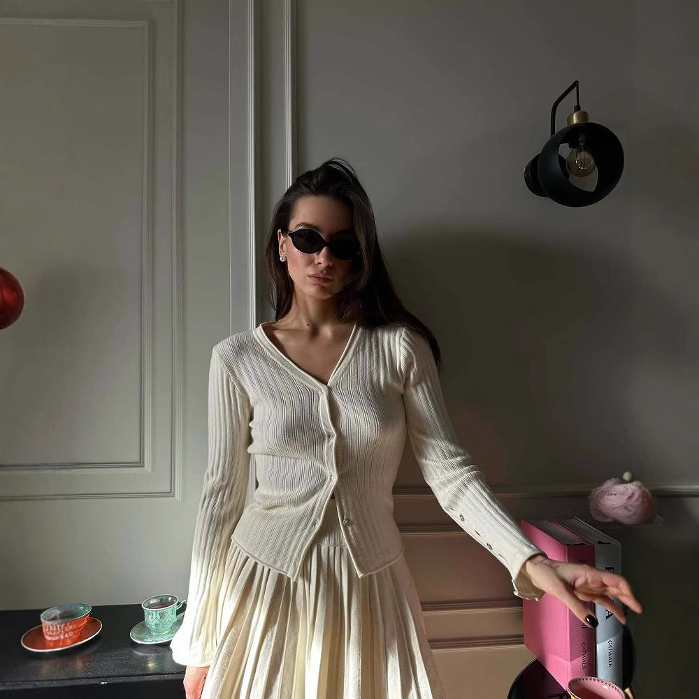 Dame cardigan med fint ribbmønster og ermeknapp Skjora