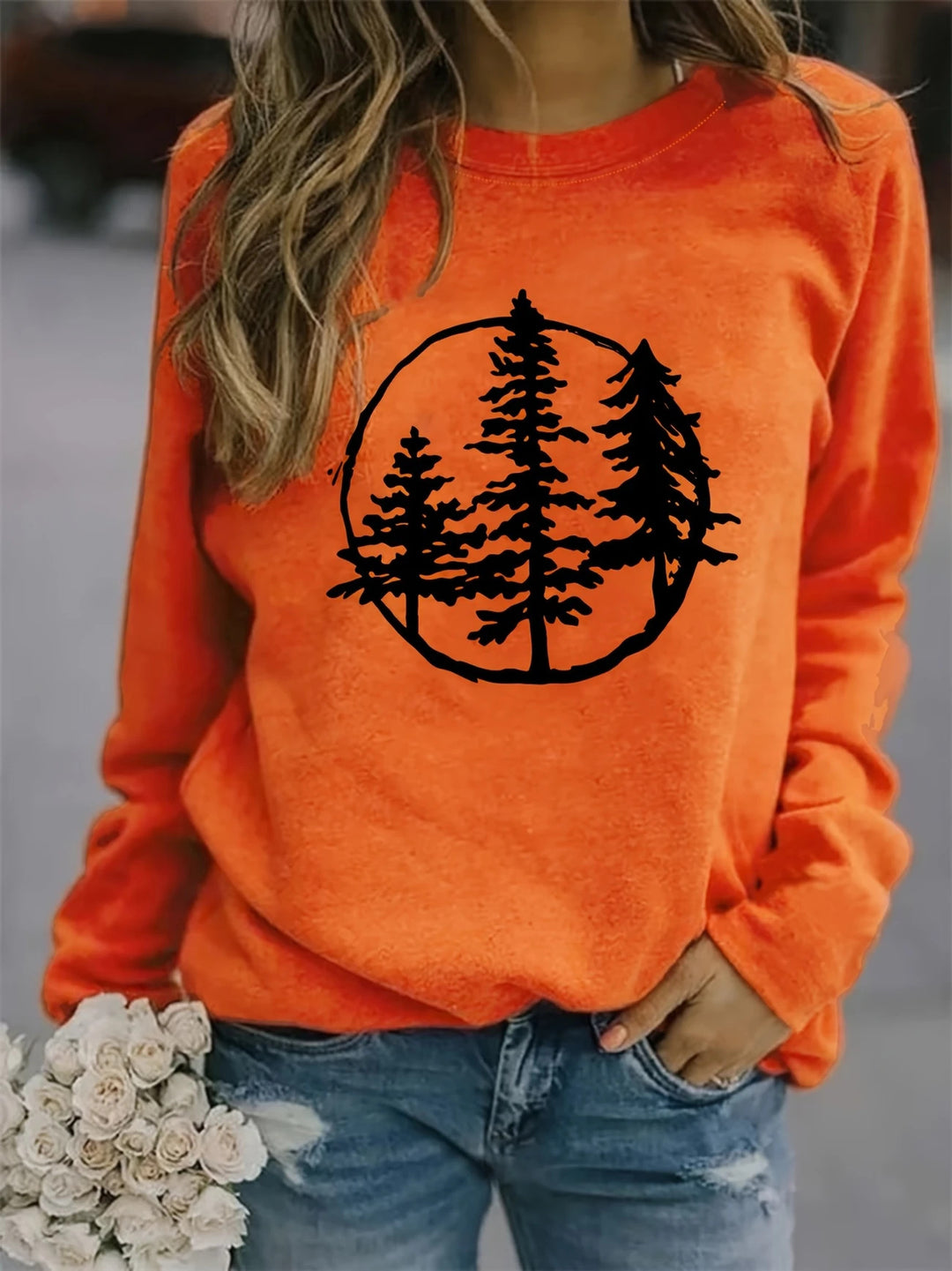 Kvinnelig sweatshirt med kult naturmotiv og avslappet passform Skjora
