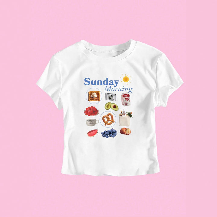 Dame T-skjorte med kreativ frokostmotiv og moderne skrifttype Skjora