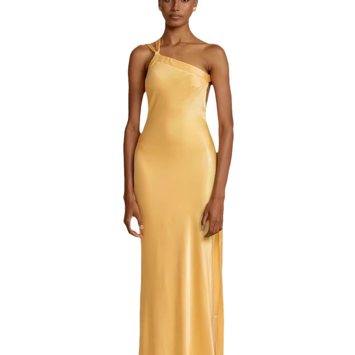 Dame elegant maxi kjole med asymmetrisk halterdesign og skimrende sateng Skjora