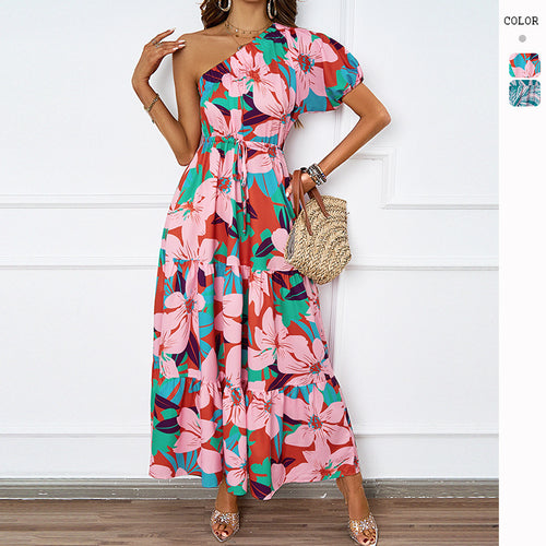 Kvinne maxi kjole i asymmetrisk design med blomsterdesign og omslag belte Skjora