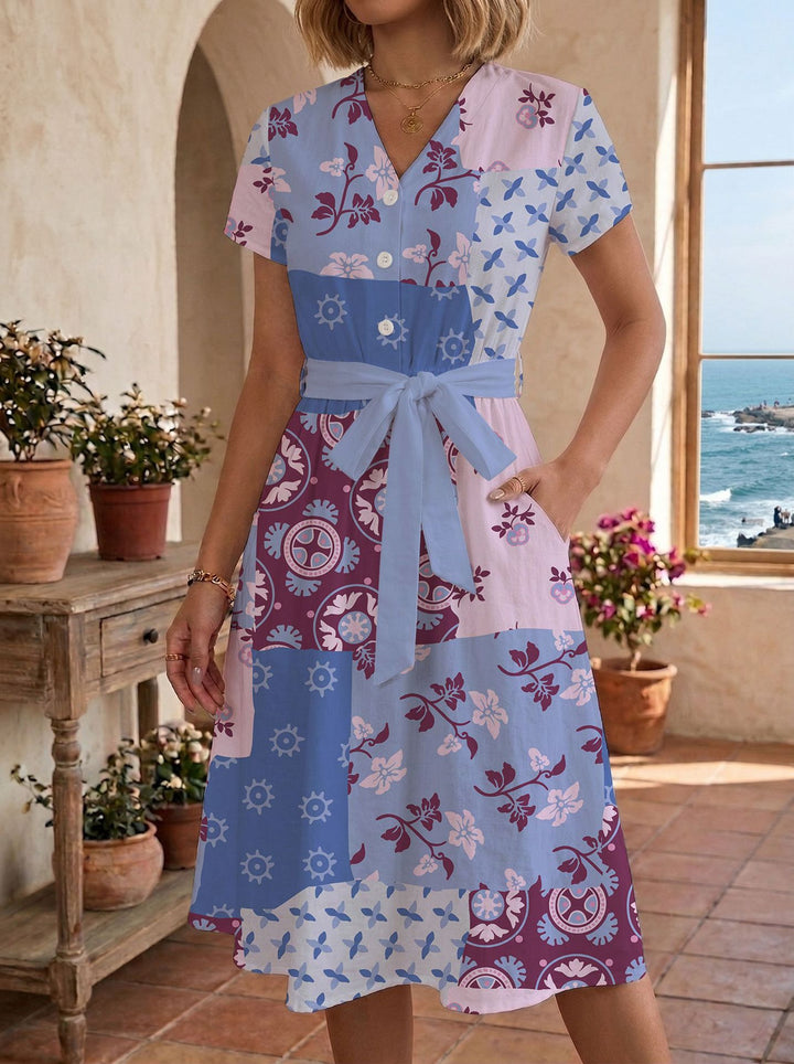 Damen Sommerliches Kleid mit taillierbarem Bindegürtel und floralem Muster Skjora