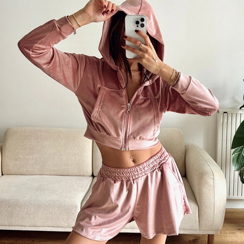 Kvinne casual fleece sett med cropped hettegenser og komfortable shorts