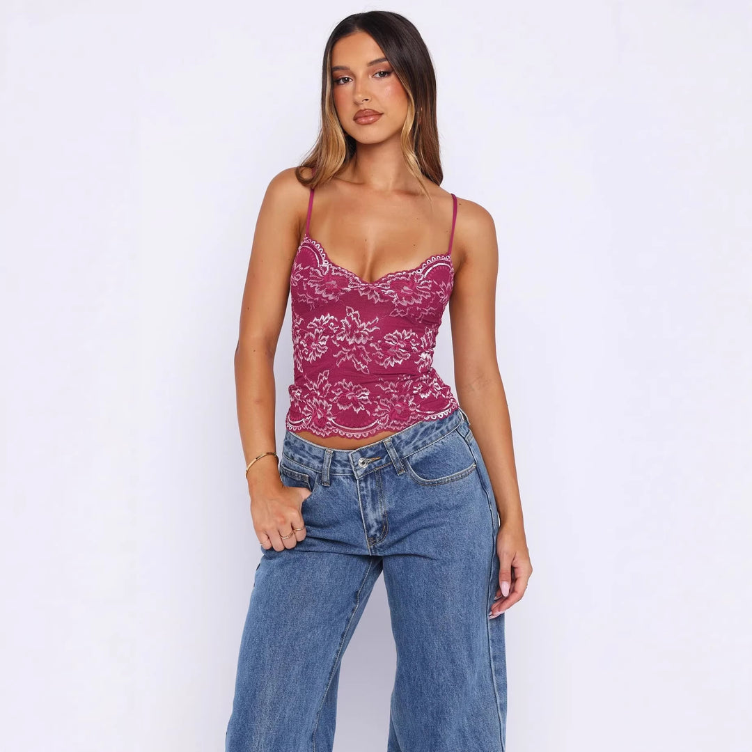 Dame spisset-cami-top med delikate stropper og elegante detaljer Skjora