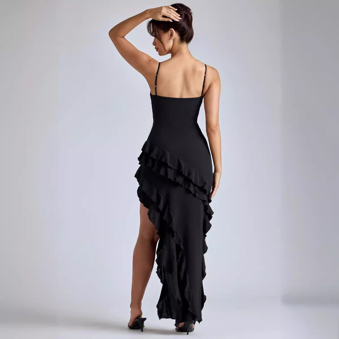 Dames Elegant Maxi Kjole med Voluminøse Volangdetaljer og Sexy Splitt
