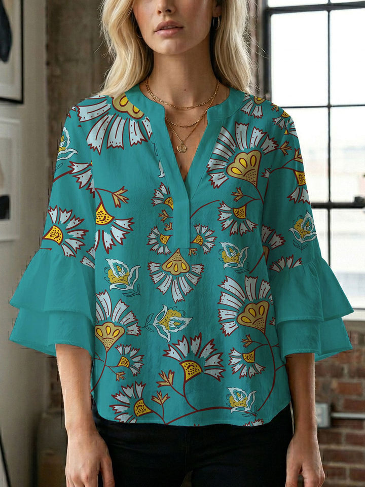 Damebluse med vakker blomstermønster Skjora