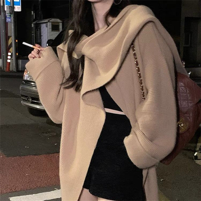 Kvinners casual oversized strikket genser med asymmetrisk snitt og mykt materiale Skjora