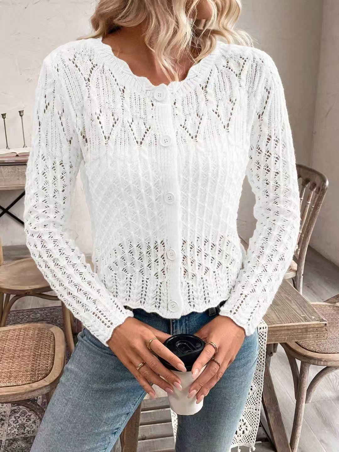 Damejakke med unik heklestruktur og knappløs design Skjora