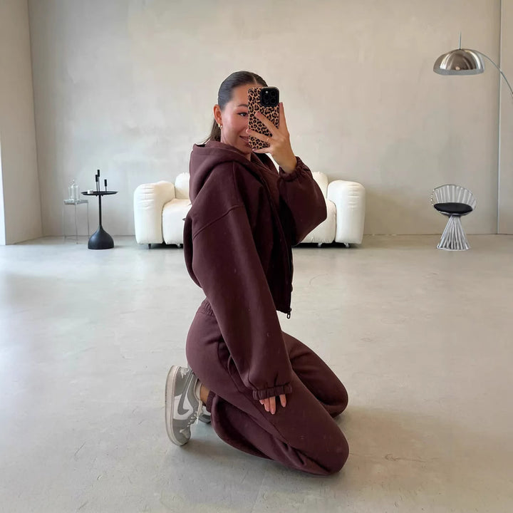 Dame fritidsdrakt med uformell oversized jakke og komfortable joggebukser Skjora