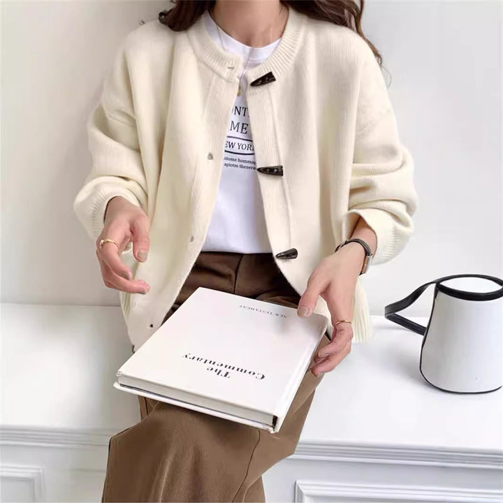 Kvinnelig cardigan med elegante knappedetaljer Skjora
