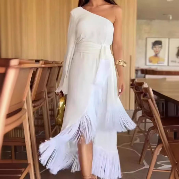Dame Elegant Maxi Kjole med Asymmetrisk Design og Frynsete Detaljer