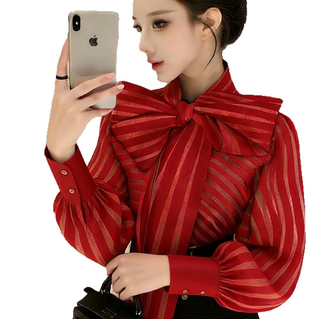 Damen Elegante Bluse mit voluminösem Schleifenkragen und trendigem Streifenmuster Skjora