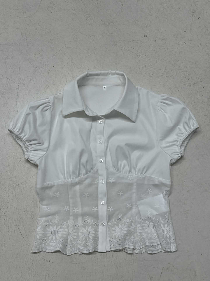 Damebluse med elegant spissen dekorasjon og pufferm  Skjora