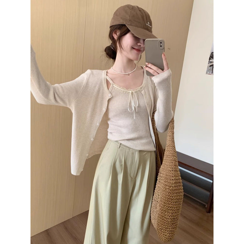 Kvinnelig uformell cardigan med fashionable knappedetaljer og forlengede ermer Skjora