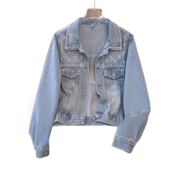Dame moteriktig denimjakke med glamorøse perledetaljer Skjora