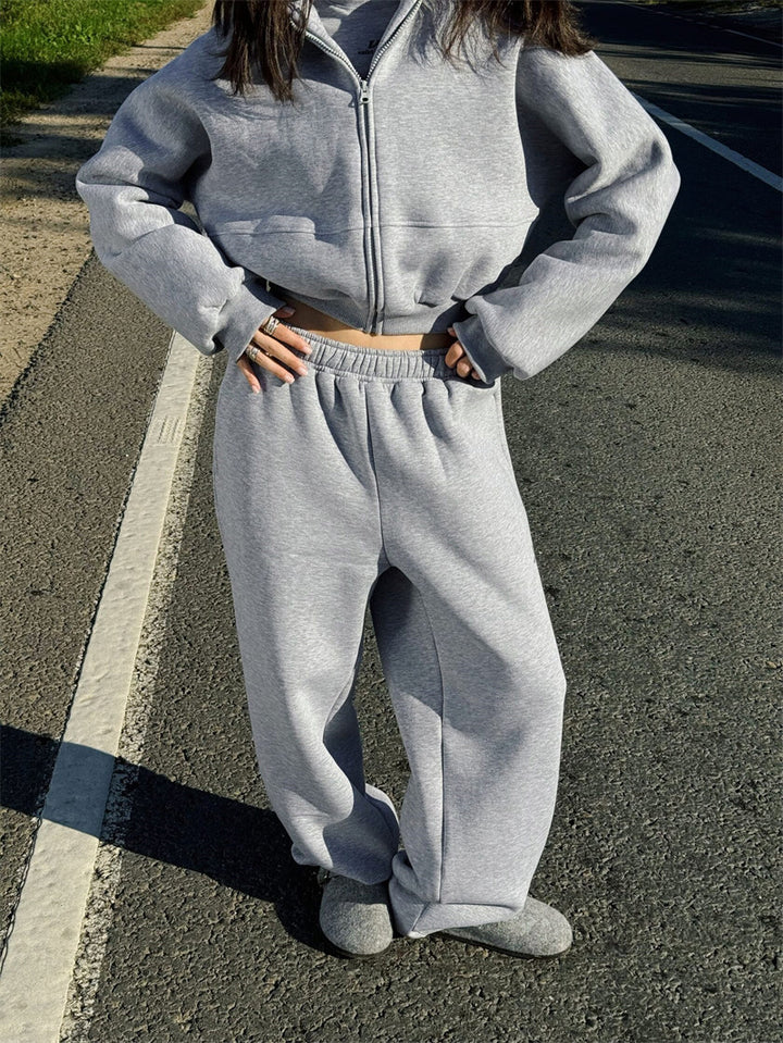 Kvinnes casual cropped sweatjakke og komfortable joggebukser sett Skjora
