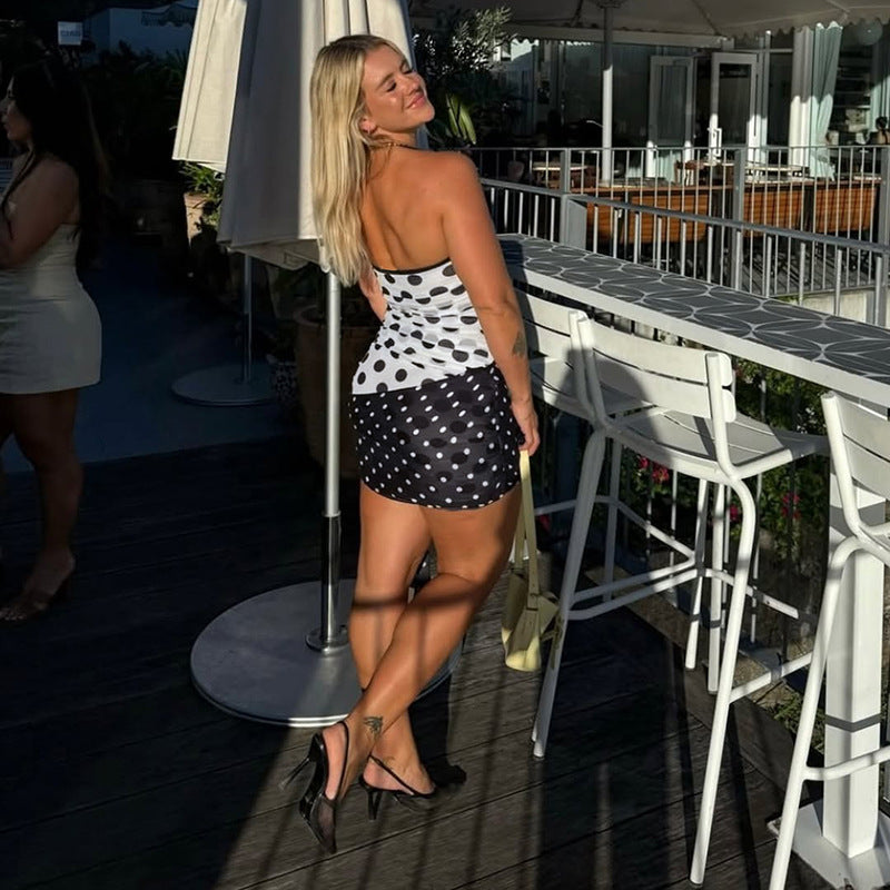 Dame Minikjole med asymmetrisk snitt og polka-dotter Skjora