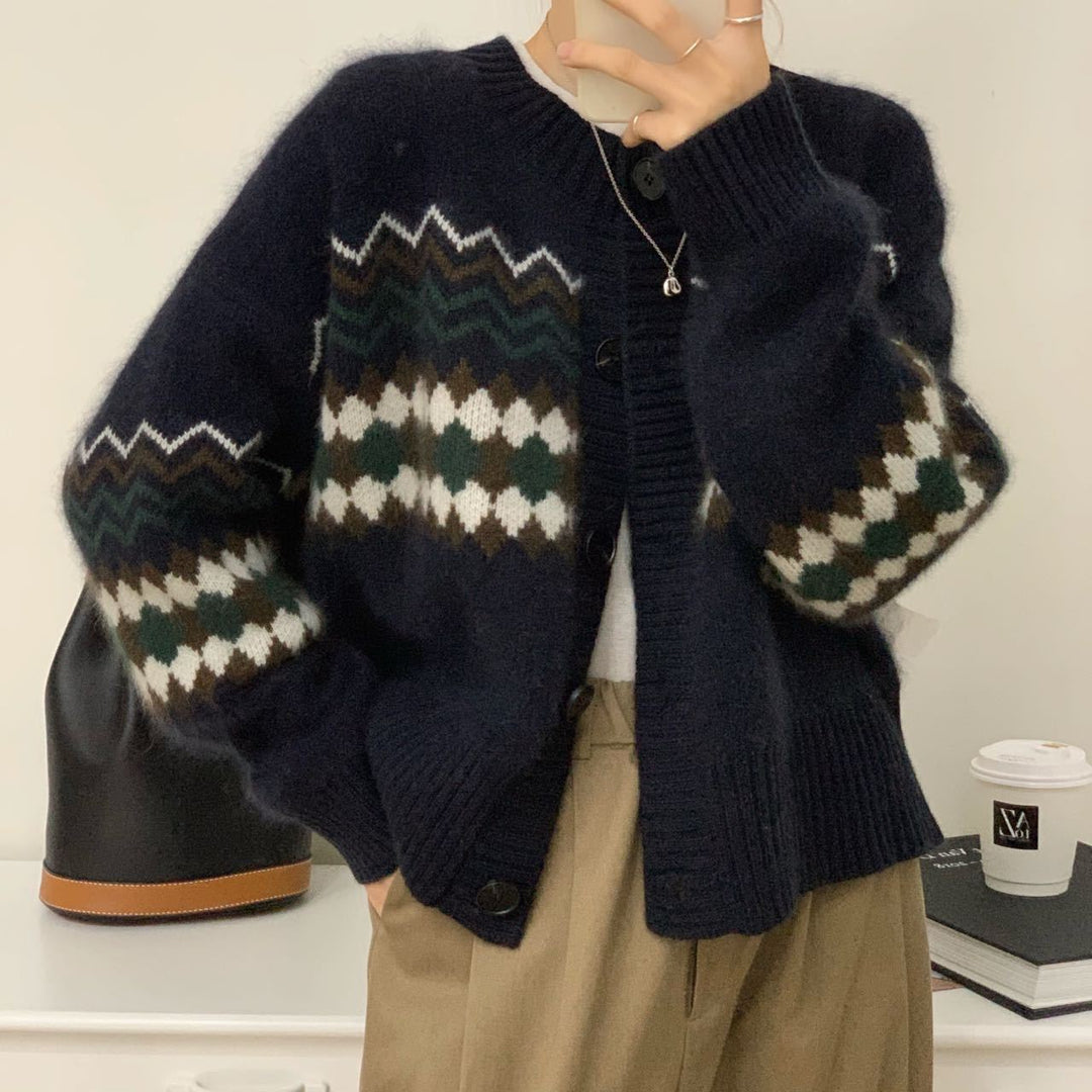 Kvinnelig moderne cardigan med slående jacquardmønster Skjora