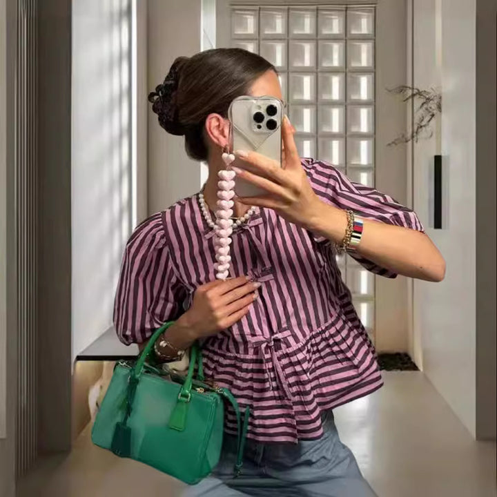 Kvinne fritidsbluse med moteriktig stripemønster og avslappet snitt