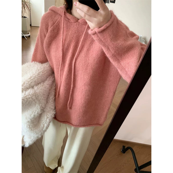 Dame koselig hettegenser laget av mykt fleece-materiale med kengurulomme Skjora