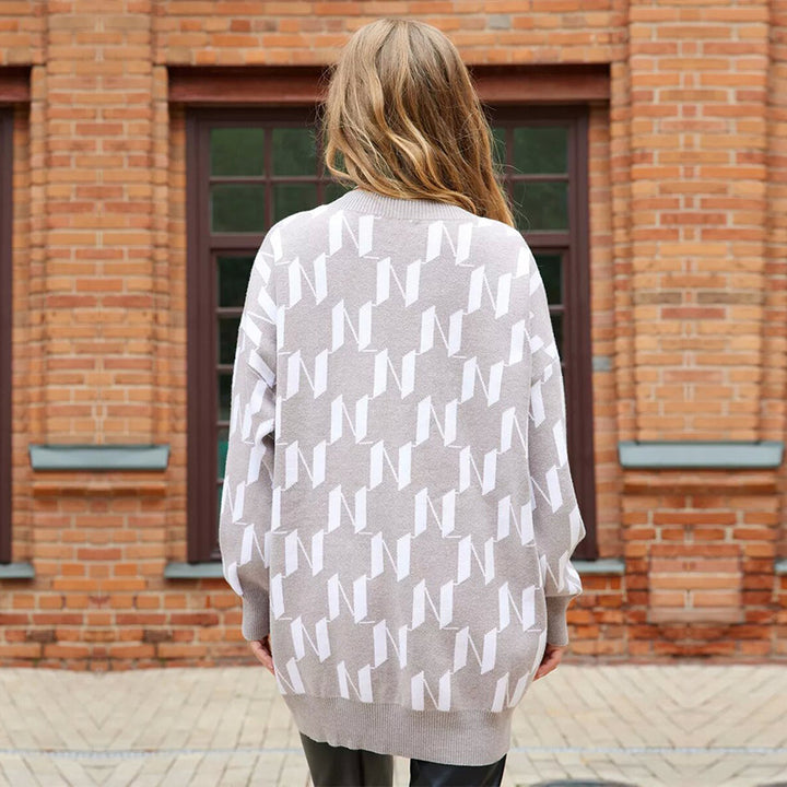 Dame grafisk strikket cardigan med store knapper og lommer Skjora