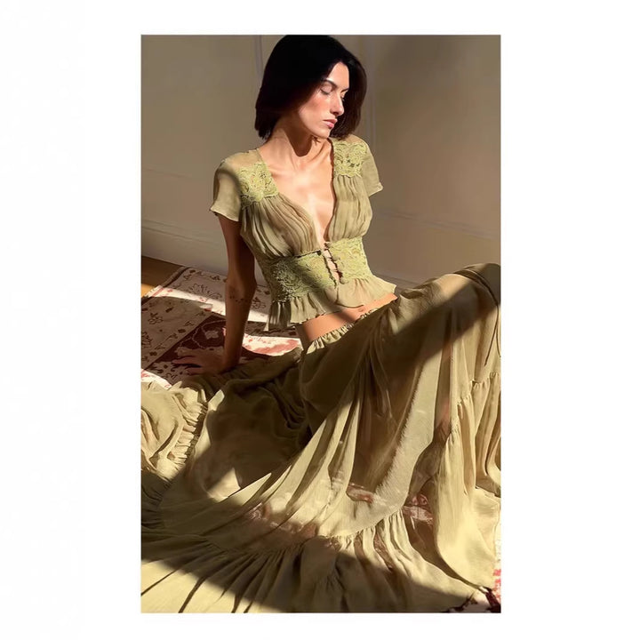 Dame luftig maxikjole med elegante volanger og gjennomsiktig utseende Skjora
