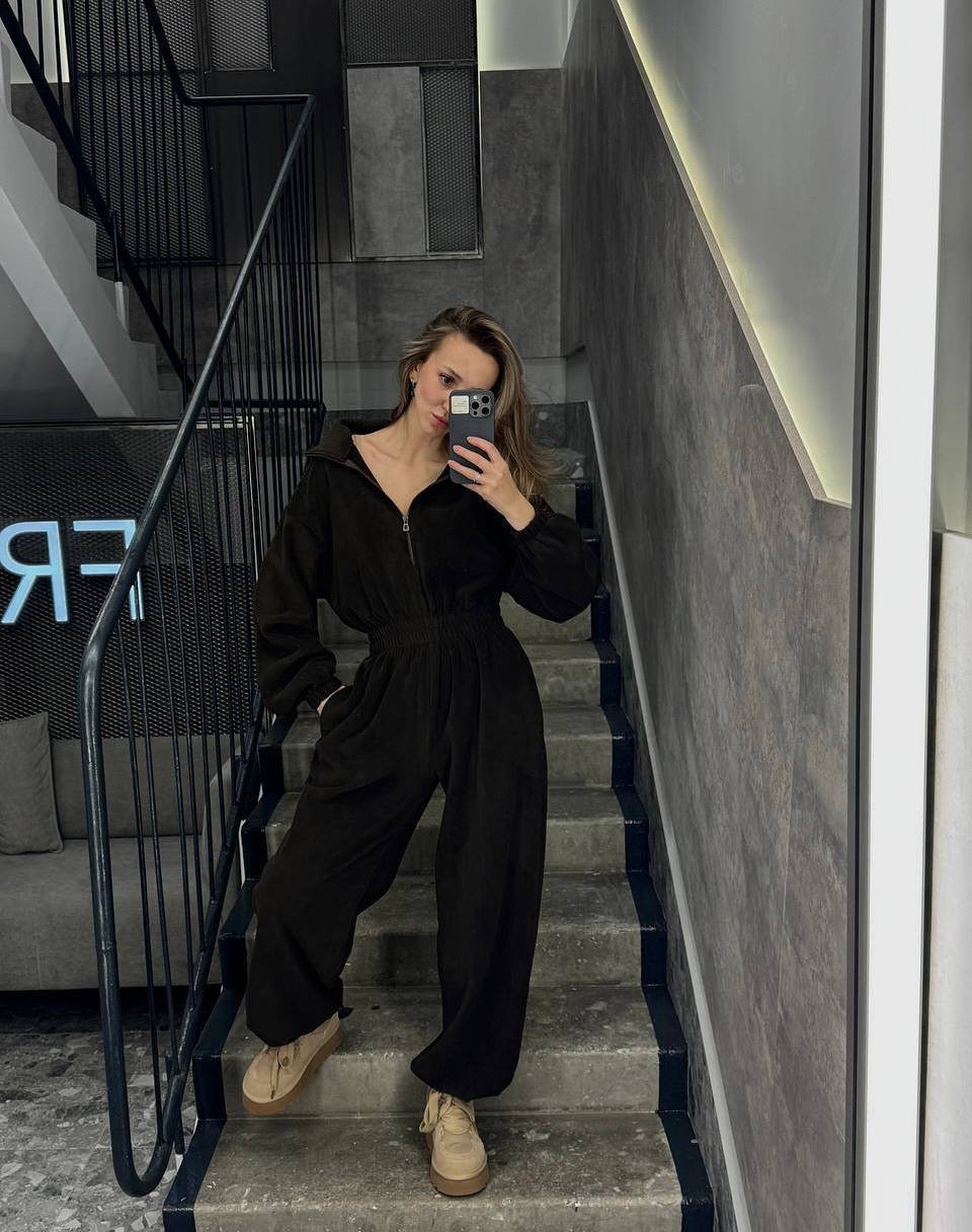 Kvinne fleece jumpsuit med høy krage og praktisk glidelås Skjora