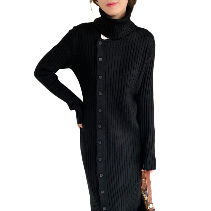 Kvinnesk knitted kjole med høy krage og knappelukking Skjora