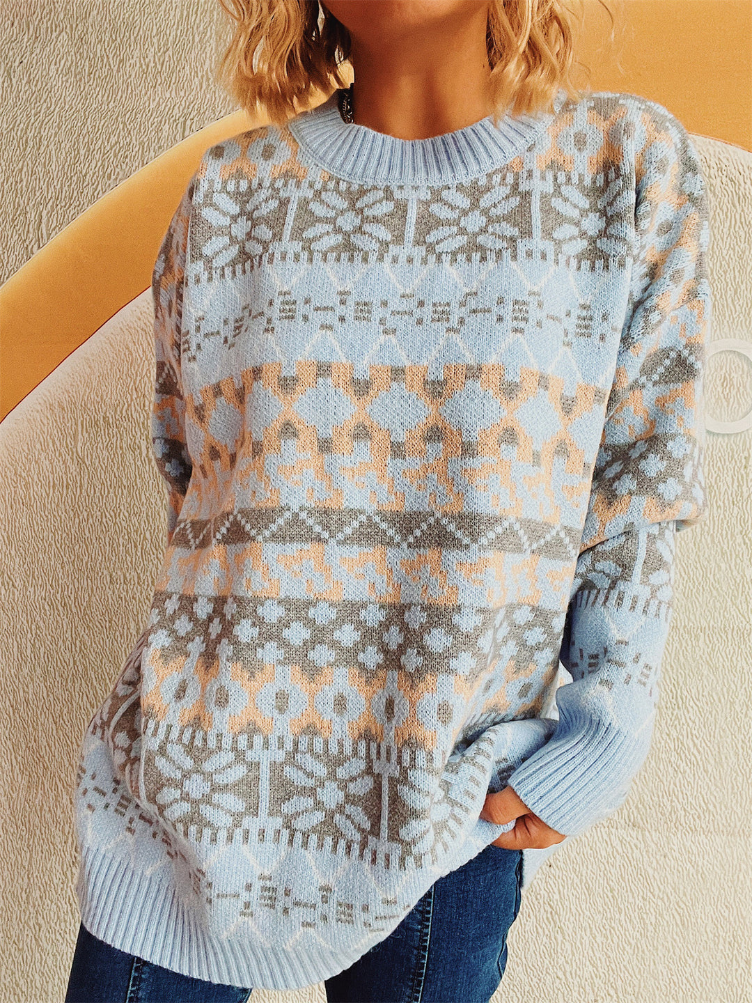 Woman comfortable sweater with traditional Norwegian pattern and relaxed fit Skjora