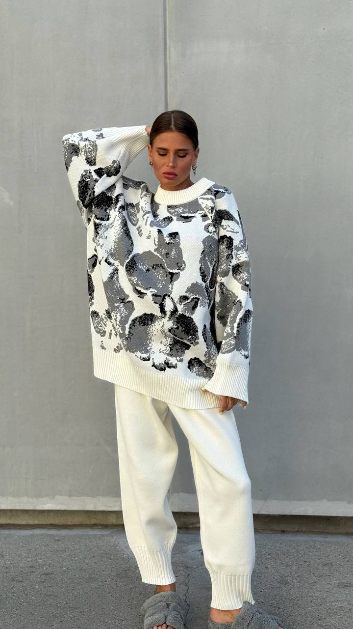 Kvinnens koselige sweatshirt med trendy blomstermønster Skjora