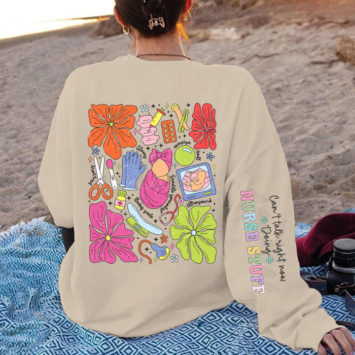 Dame sweatshirt med fargerik grafisk design og originalt pleiemotiv Skjora