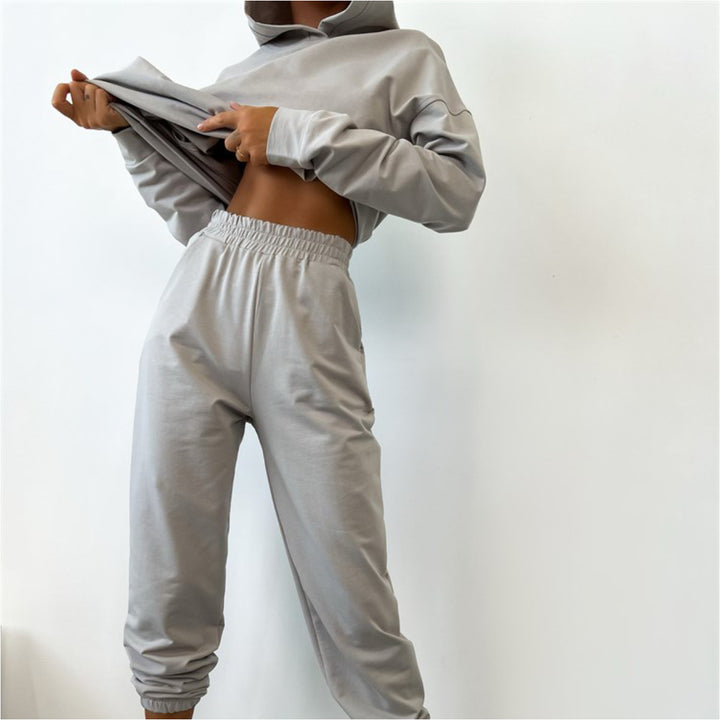 Dames Sporty Hoodie Sett laget av myk bomullsblanding med praktiske lommer
