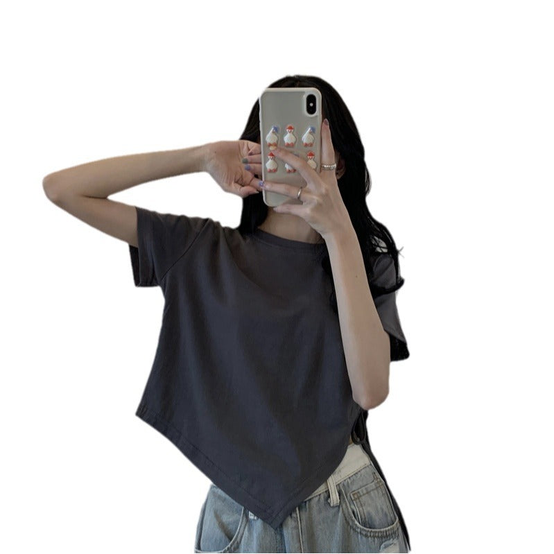 Kvinne crop top med asymmetrisk hem og løs passform