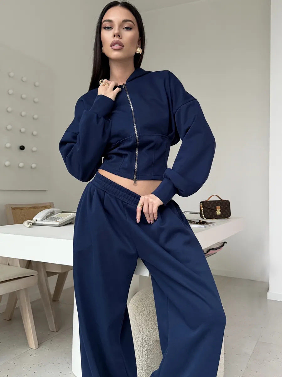 Kvinne avslappet cropped hettegenser og brede bukser i urban stil Skjora