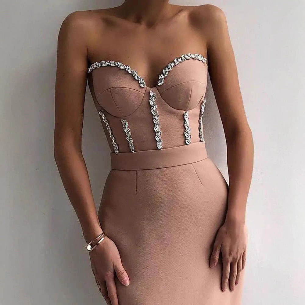 Kjole til kvinner med figurnær passform til kveld med elegant bustier-look og glitrende applikasjoner