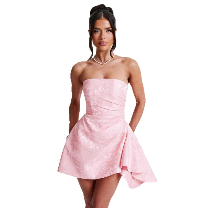 Damer strapless aftenkjole med asymmetrisk kant og blomsterformet design Skjora