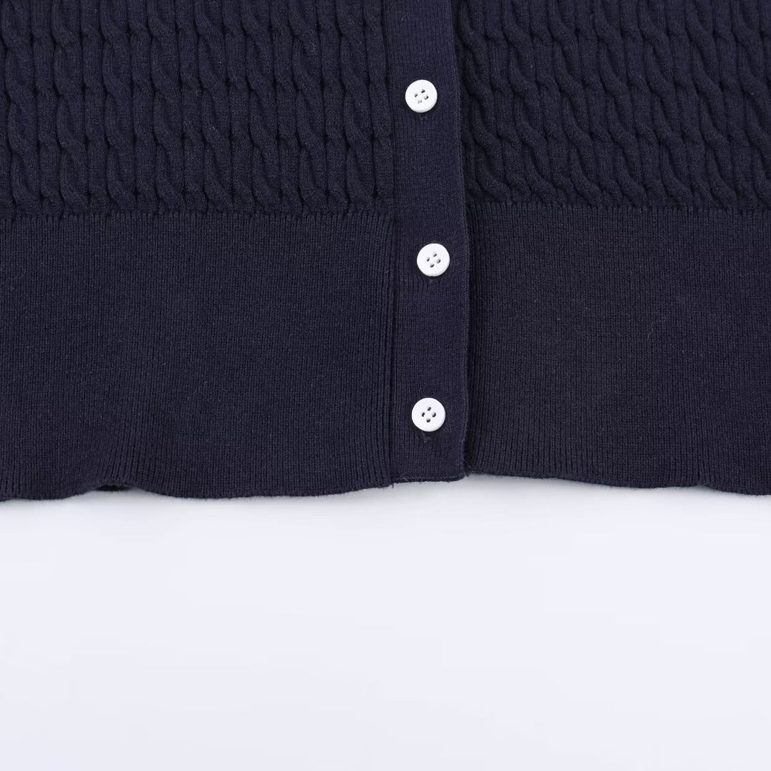 Dame strikkebluse med elegant kragepynt Skjora