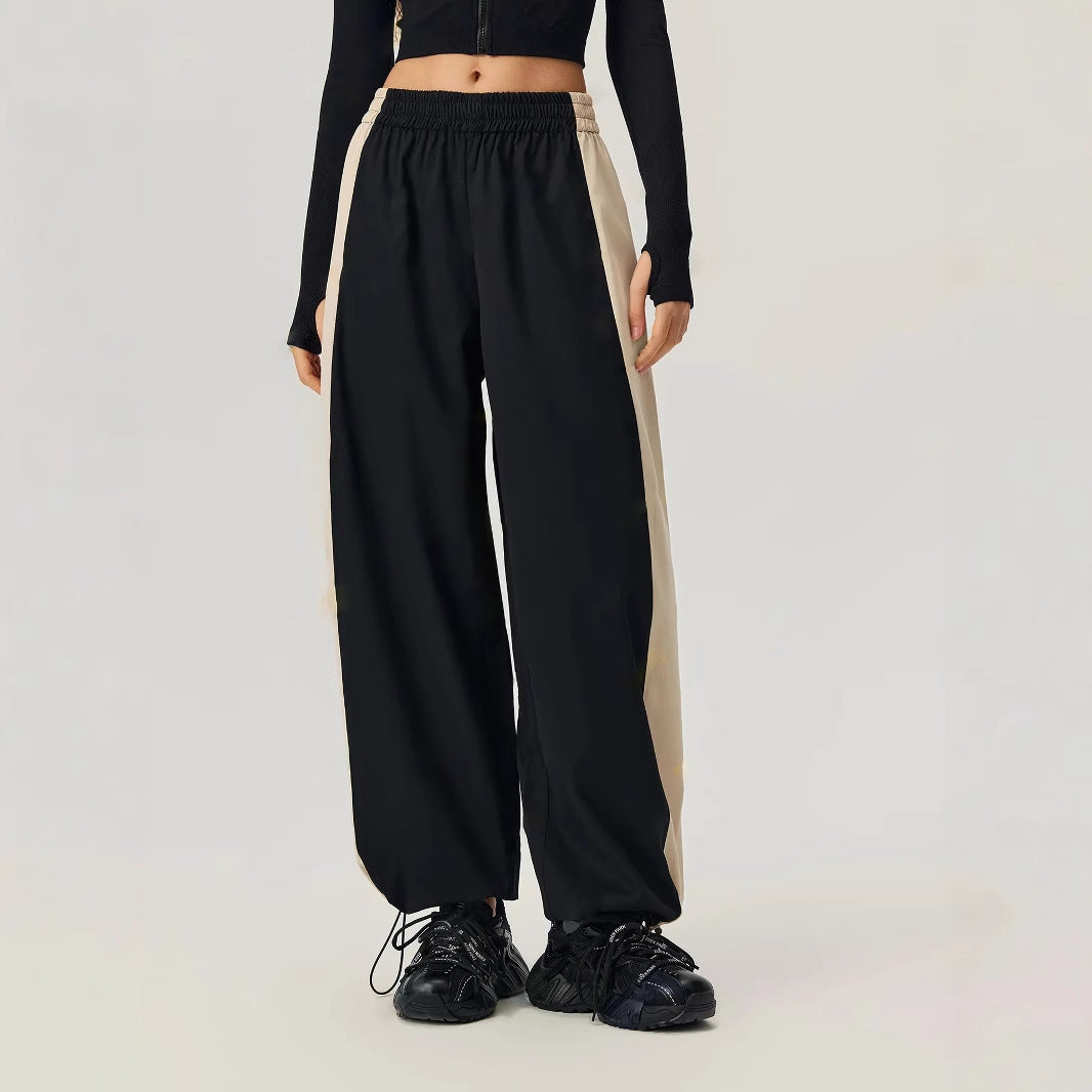Kvinnenes sporty fritidsbukser med trendy snitt og sidekontrastpaneler Skjora