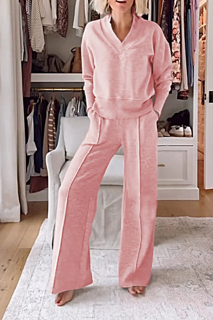Kvinnenes komfortable loungewear-sett med V-hals og løs passform Skjora