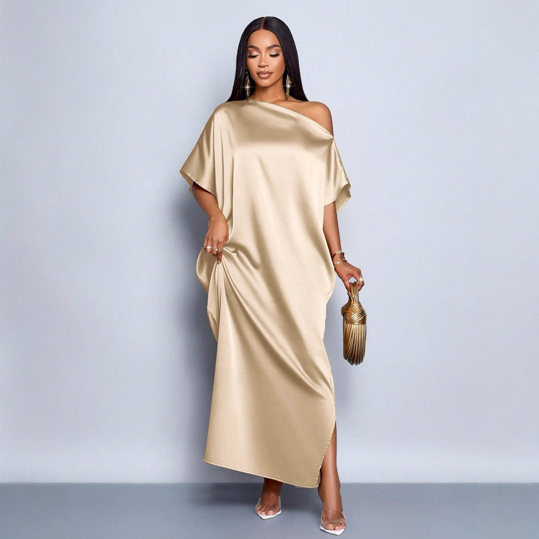 Dame maxikjole med asymmetrisk snitt og elegant fall Skjora