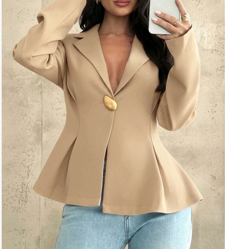 Dame Peplum-blazer med spesielle knappdetaljer Skjora