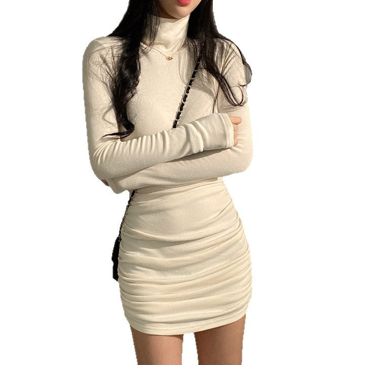 Kvinnelig langermet turtleneck topp med elegant samlingseffekt og mykt materiale