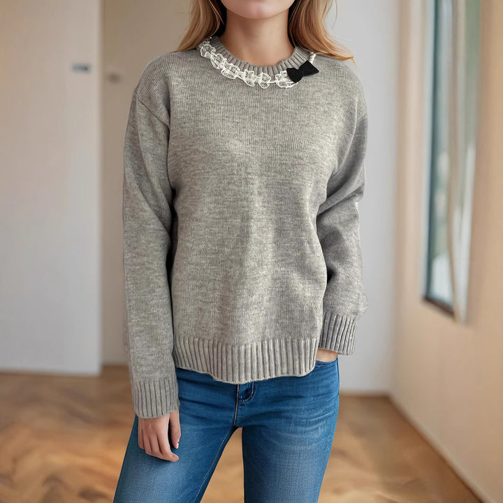 Kvinnens koselige strikkegenser med volanger Skjora