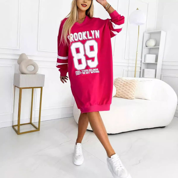 Kvinners oversized casual kjole i sportstil med V-hals Skjora