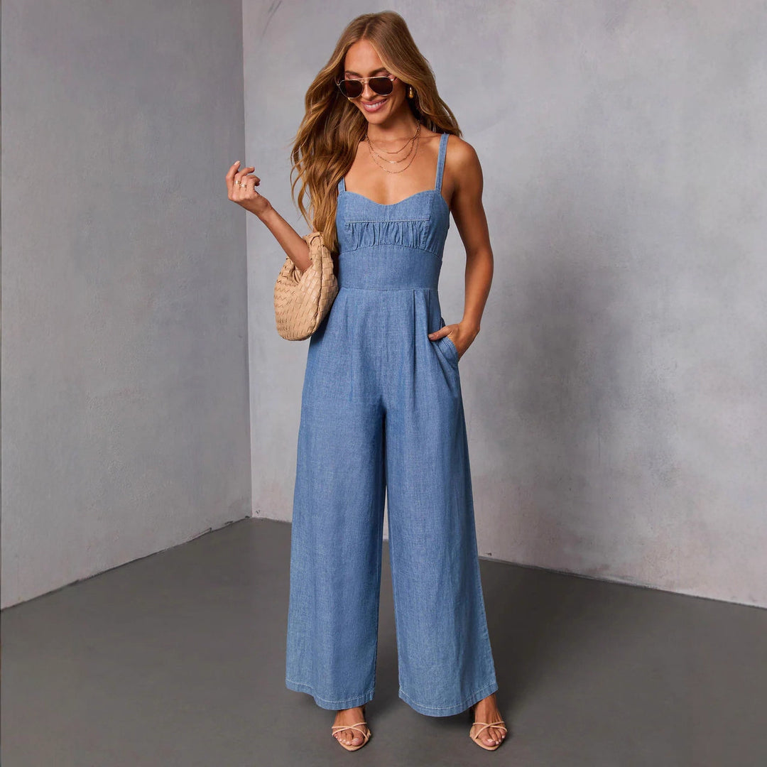 Kvinnens uformelle denim jumpsuit med elegant bustier topp og vide ben