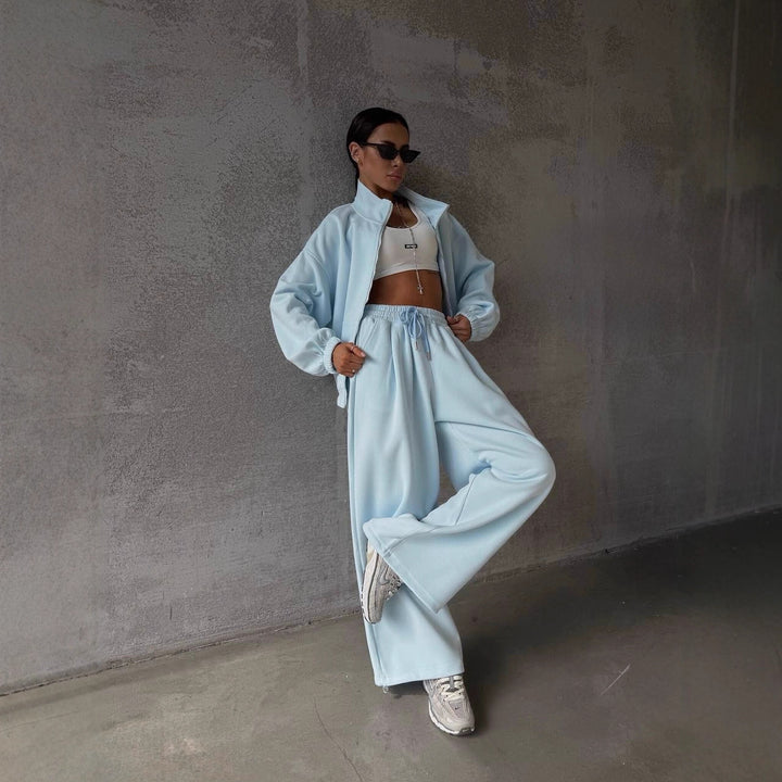 Kvinne avslappet treningsdrakt sett med oversized jakke og komfortable joggere Skjora