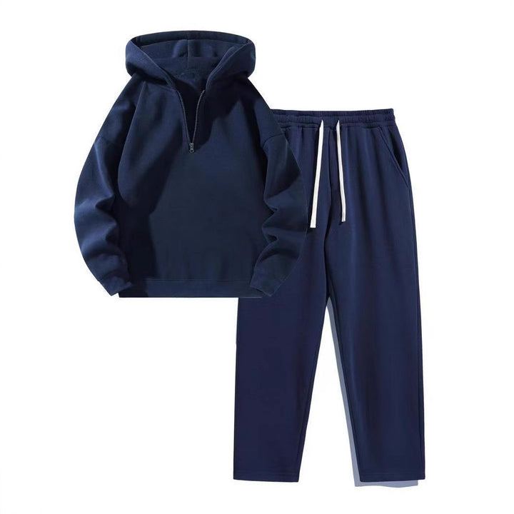 Kvinnens sporty hettegenser sett med praktisk zip jakke og komfortable joggebukser Skjora