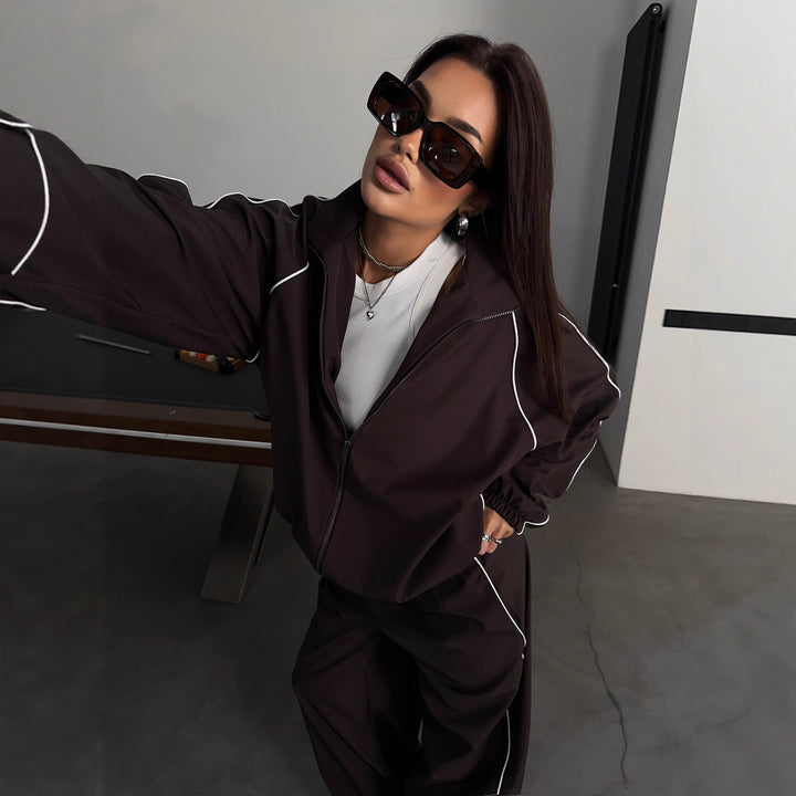 Dame sporty to-delt ensemble med casual jakke og brede bukser Skjora