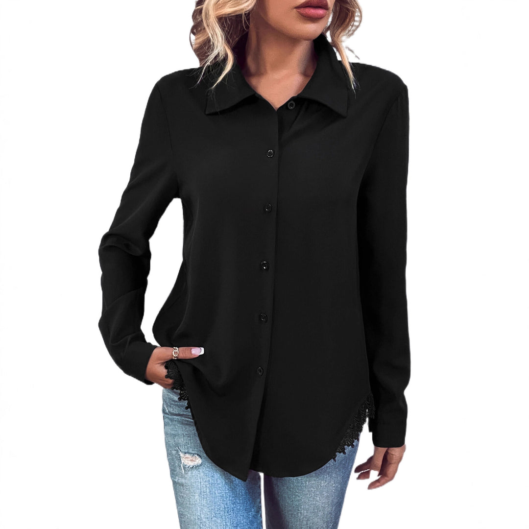 Damer elegant bluse med blonder og knappestolpe Skjora