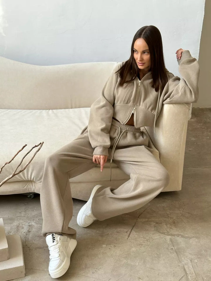 Women's Cozy Fleece Set with Hoodie and Elastic Waistband Skjora